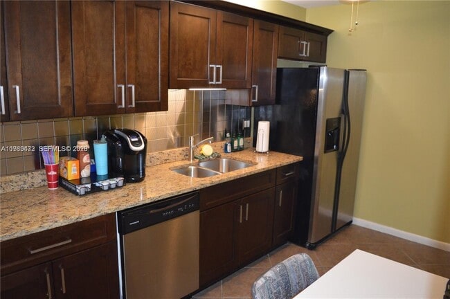 Building Photo - 9 NE 19th Ct