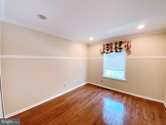 Building Photo - 201 Yorktown Ct