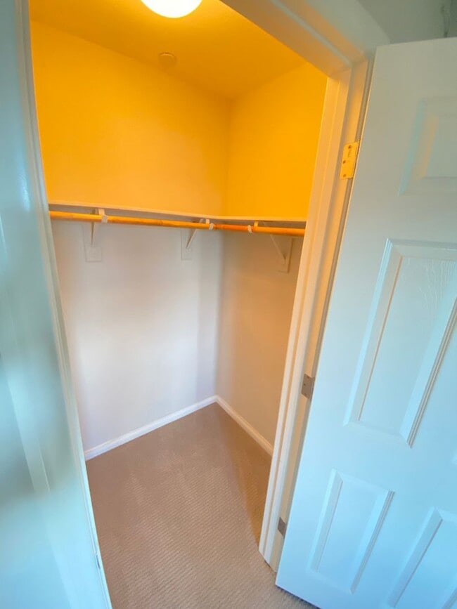 Building Photo - Gorgeous 3Bed/4Bath/2Car, 3-Story Townhome nestled in this beautiful Summerlin West Gated Communi...