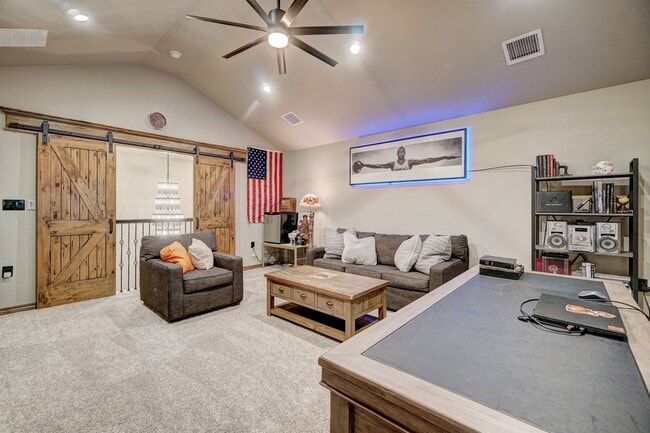 Building Photo - 4009 NE Realtree Dr
