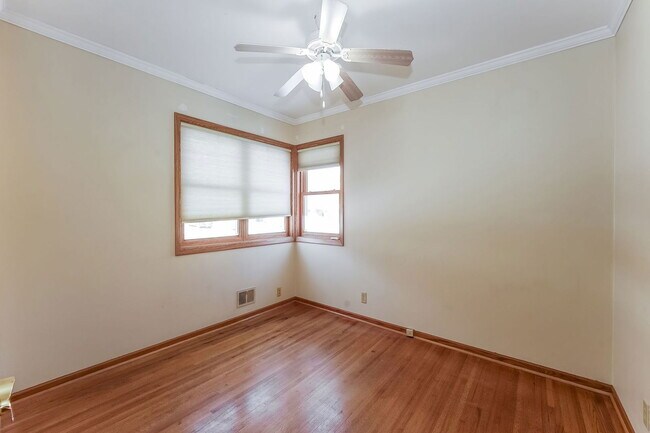 Building Photo - 4624 Maryland Ave N