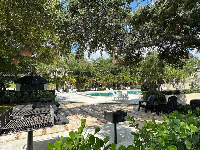 Building Photo - 511 Ives Dairy Rd