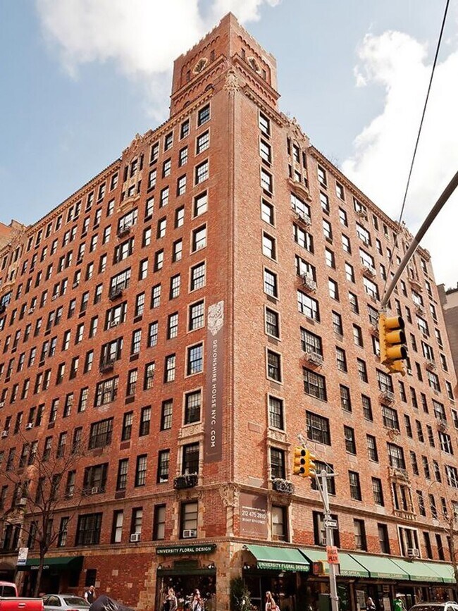 Building Photo - 28 E 10th St