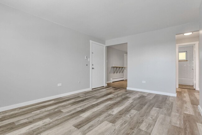 Building Photo - Newly Remodeled 2 Bed, 1 Bath Condo in the Goldsmith Neighborhood!