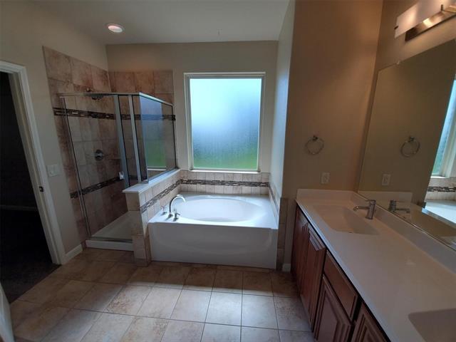 Building Photo - 707 Brookline Dr
