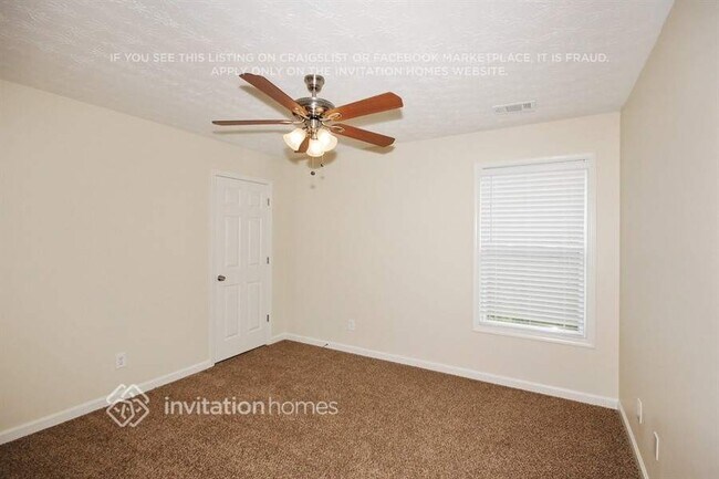 Building Photo - 2245 Village Green Dr