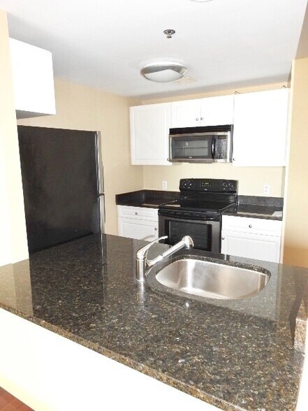 Building Photo - 10 Museum Way