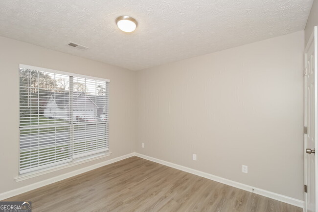 Building Photo - 5922 Farmbrook Ln