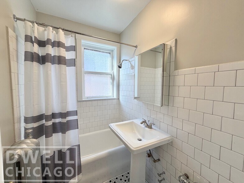 Building Photo - 6230 N Broadway St