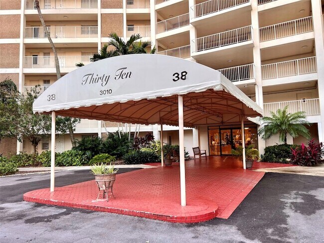 Building Photo - 3010 N Course Dr