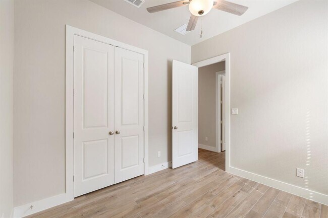 Building Photo - 10719 River Walk Dr