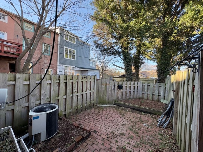 Building Photo - Charming 2 Bedroom/1 Bathroom Townhome with In-Unit Laundry in Ridgley's Delight, MD!