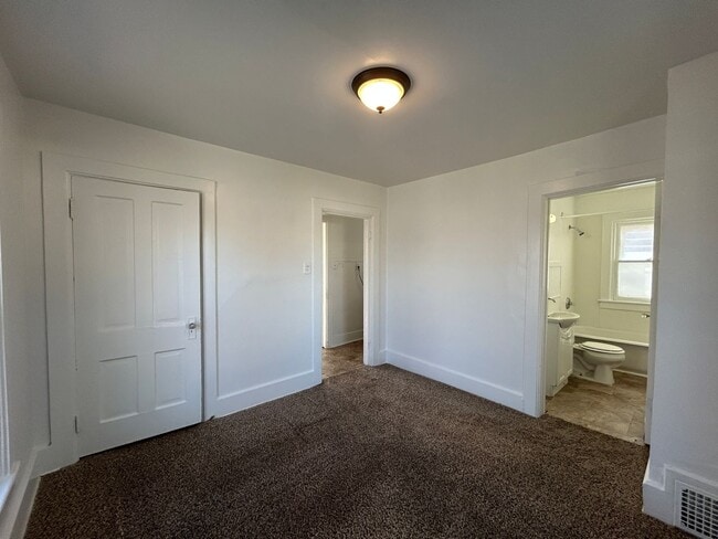 Building Photo - ET1608 E 12th St