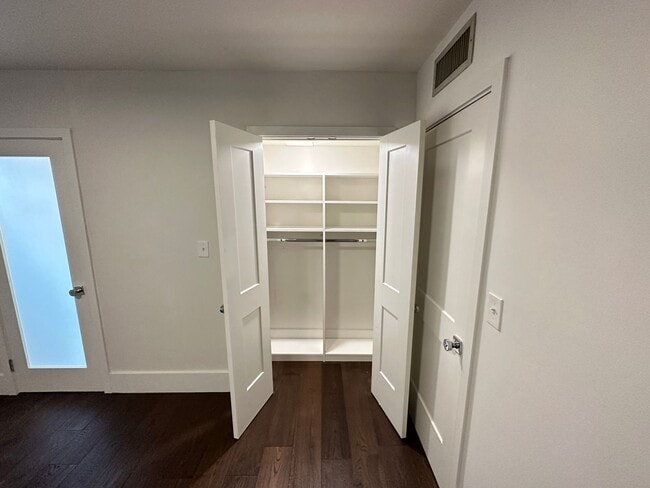 Building Photo - Renovated 2 Bed, 2 Bath Condo in Lakeside Community of Lake Maitland Terrace!!