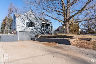 Building Photo - Newly Remodeled 4 Bed 2 Bath Near Benson!