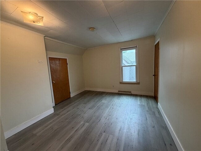 Building Photo - 311 E Market St Ext