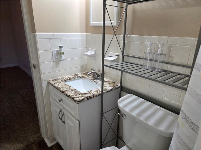 Building Photo - 2448 Columbia Dr