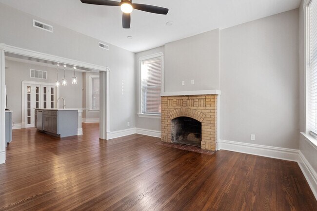 Building Photo - Perfect for BJC Residents/Frequenters