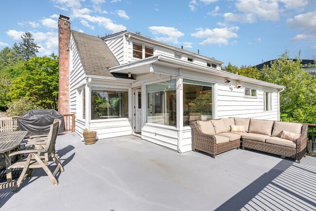Building Photo - 5Bd/2.5Ba Seattle House