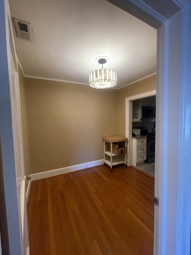 dining room beside kitchen - 541 Lamar Ave