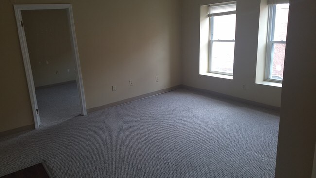 Building Photo - 21 Kosciuszko St