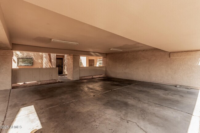 Building Photo - 6550 N 47th Ave