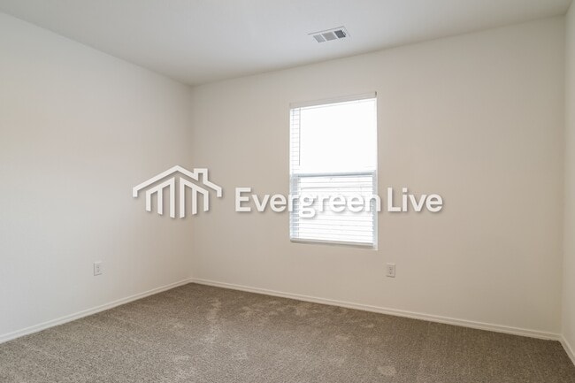 Building Photo - 165 Meadow Dr