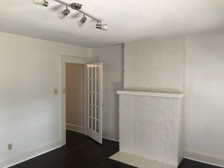 Building Photo - 1002 4th Street Dr NW