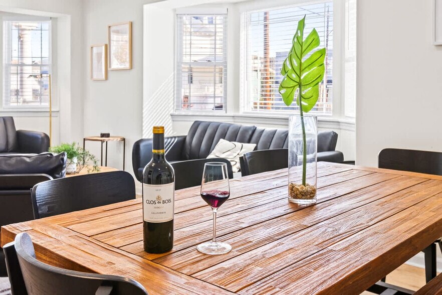 Building Photo - 142 E Youngs Ave