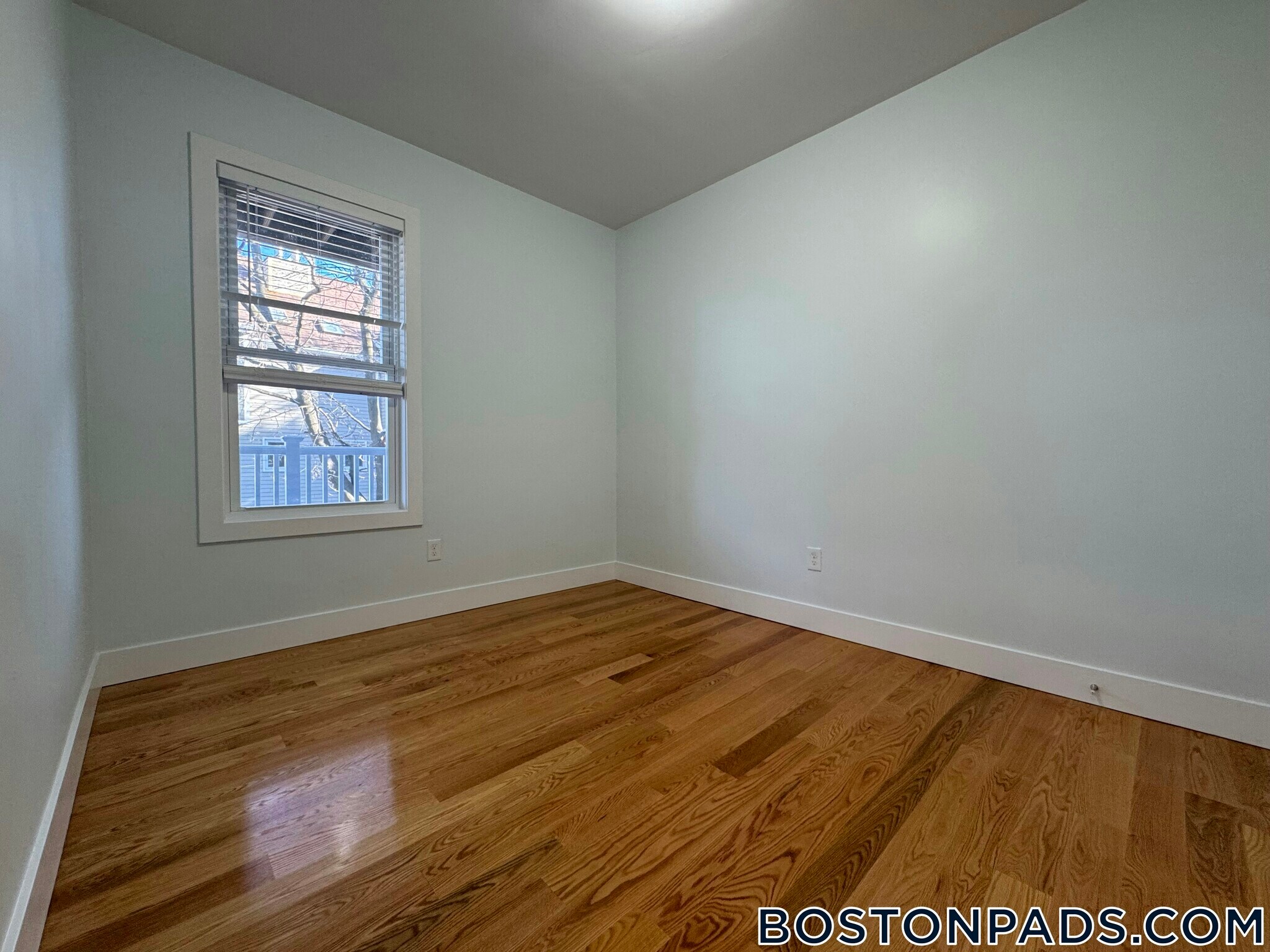 Building Photo - 7 Carson St