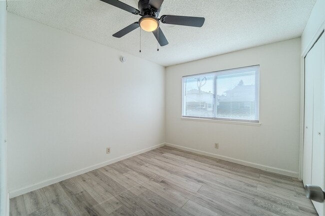 Building Photo - Cute remodeled unit!