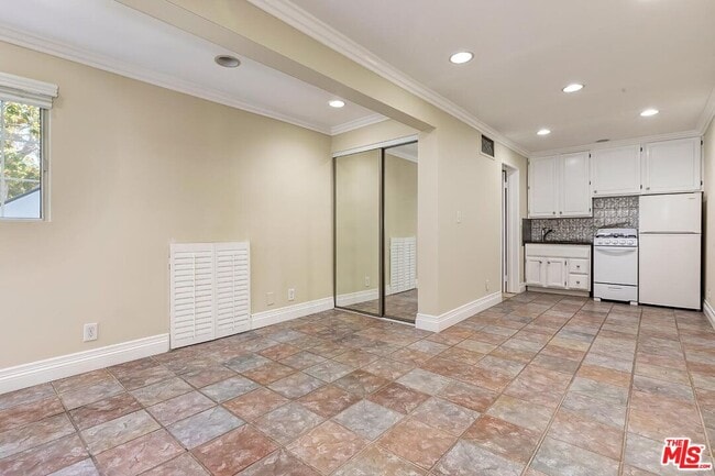 Building Photo - 1215 Edris Dr