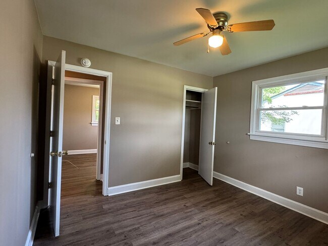 Building Photo - 246 Phillips Dr