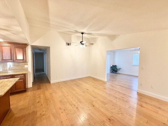 Building Photo - Beautifully updated 3 bedroom 2 bathroom duplex in Carmichael!