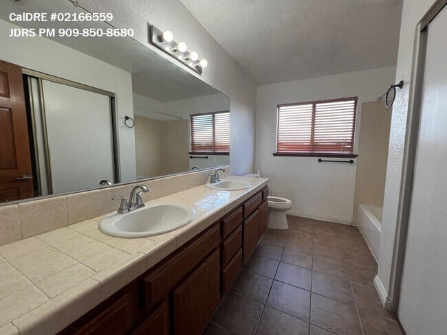Building Photo - Lancaster 3 Bedroom Home