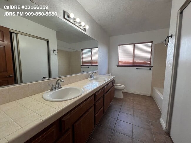 Building Photo - Lancaster 4 Bedroom Home