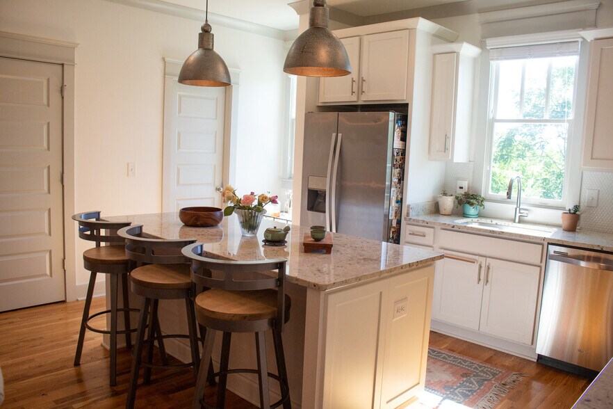 Building Photo - 204 Burns Ave