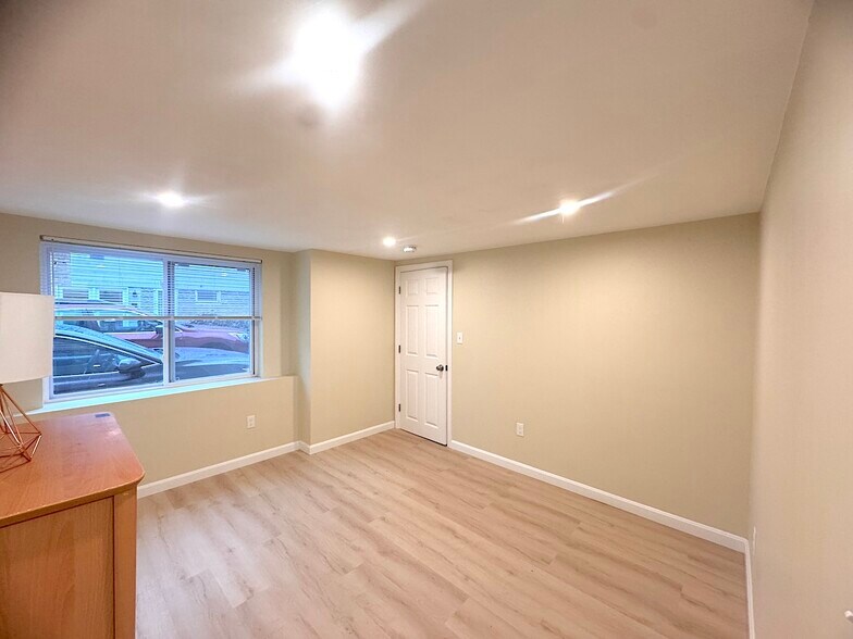 Building Photo - 39 Cottage St