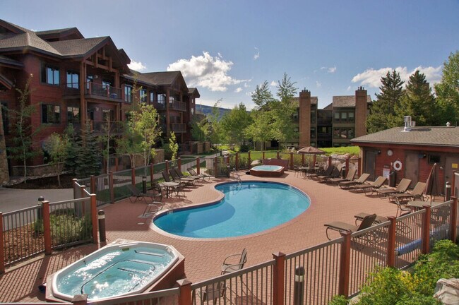 Building Photo - 2905 Mountaineer Cir