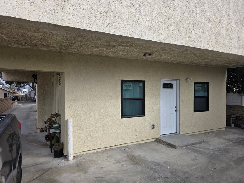 Building Photo - 1129 W 23rd St