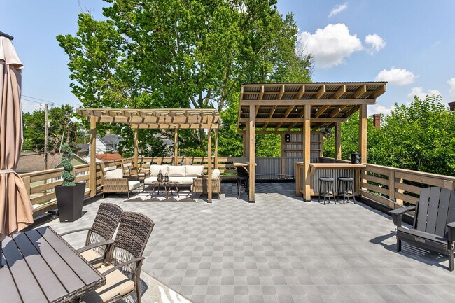 Building Photo - 1616 Pleasant St