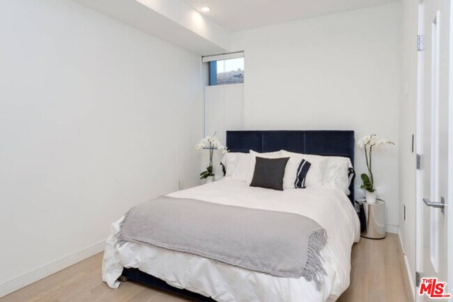 Building Photo - 1040 N Spaulding Ave