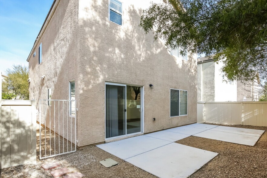 Building Photo - 9453 Milkweed Canyon Ave