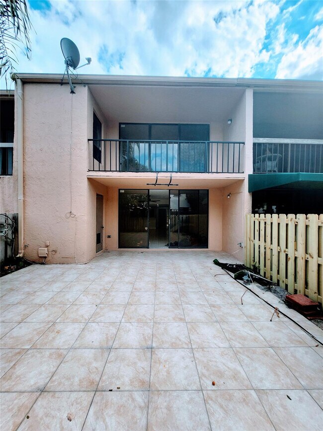 Building Photo - 793 NE 206th St