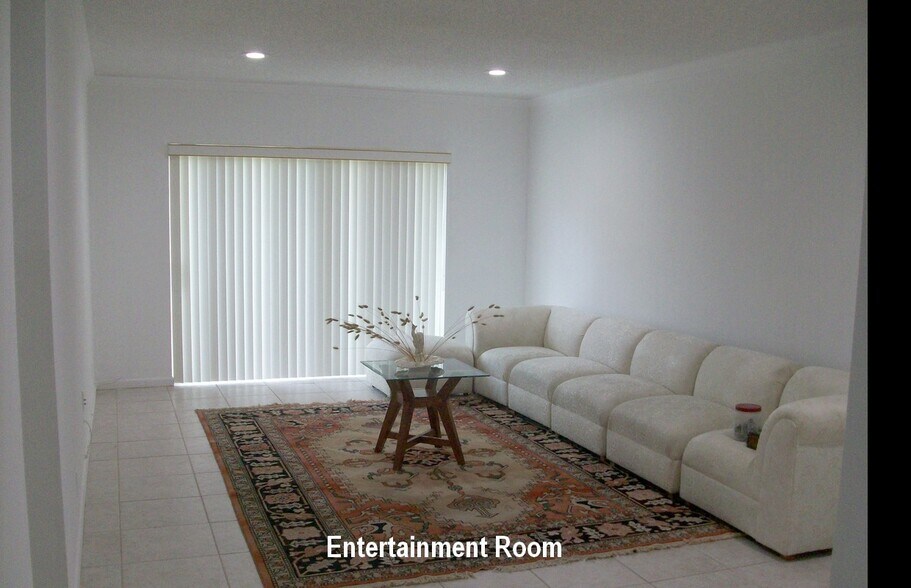 Building Photo - 8732 Bella Vista Dr