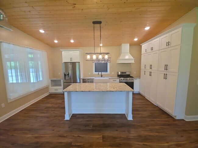 Building Photo - 3 Bedroom House in Sparta
