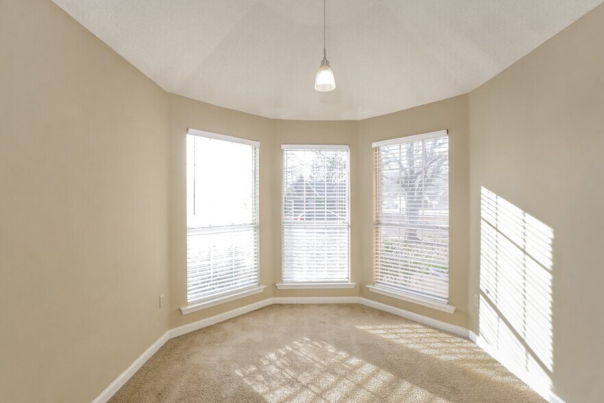 Building Photo - 5780 Lancaster Dr