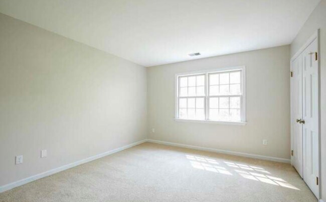 Building Photo - 3436A Holly Rd