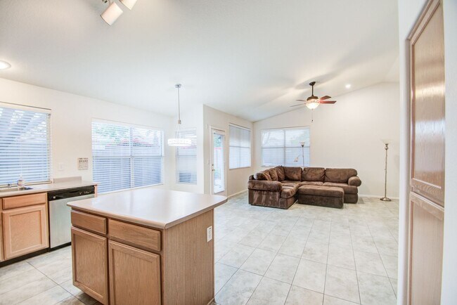 Building Photo - Lakewood 3 Bedroom for Rent!