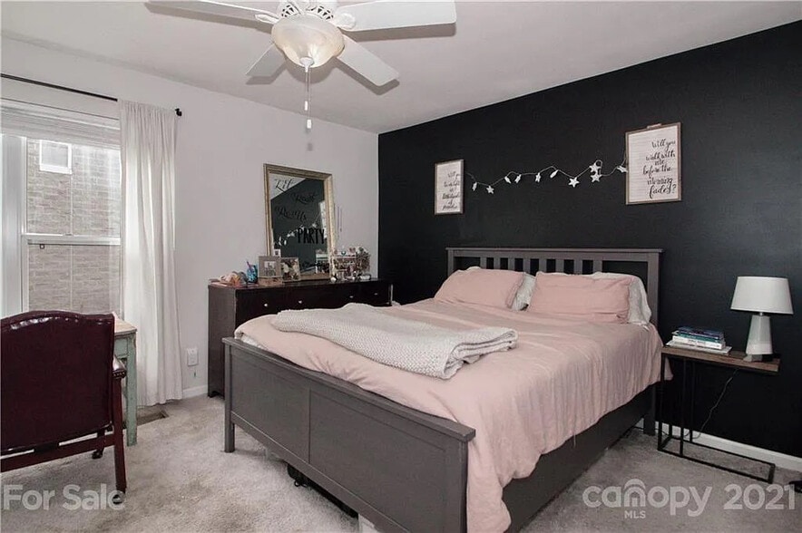 Building Photo - Room in Condo on Donatello Avenue